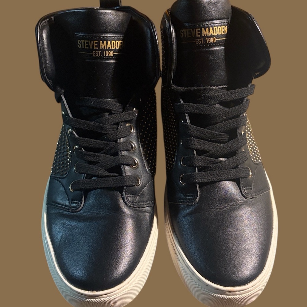 STEVE MADDEN ♦️♦️LEATHER&STUDDED HI-TOP